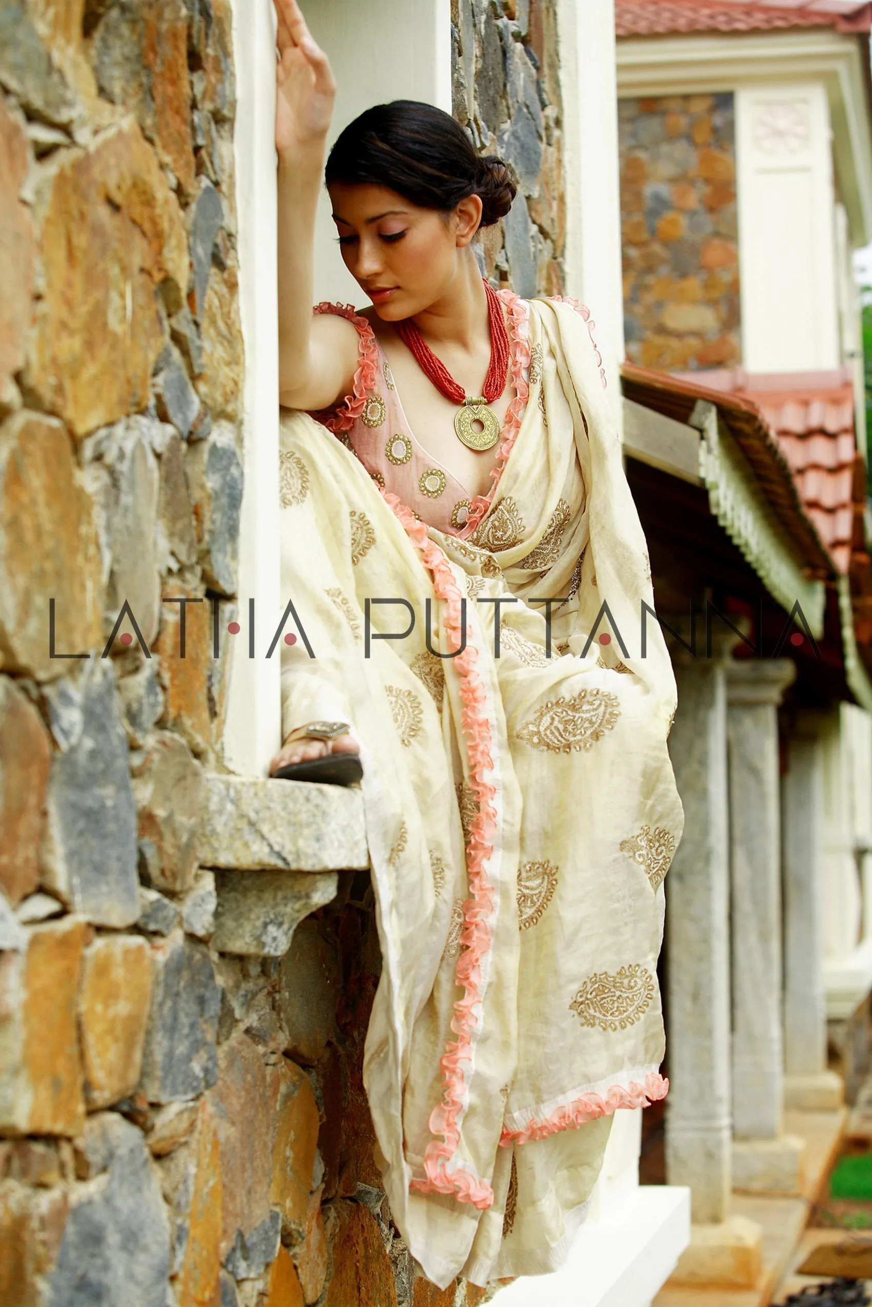 Apsara – Ethereal off-white tissue with gold paisleys